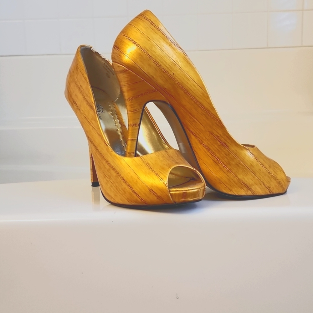 Peek a Boo Heels